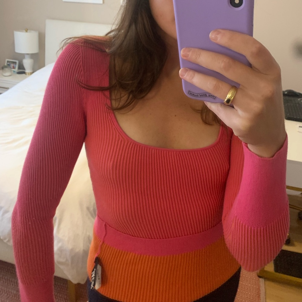 JACQUEMUS Ribbed-Knit Sweater in Pink / Reversible Orange